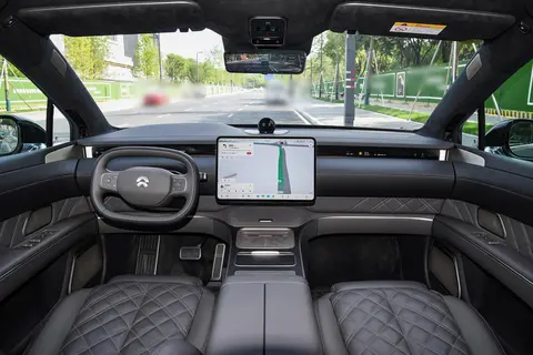 技术赋能体验：蔚来 ET9 2025 款 102kWh 签名版的行政旗舰魅力