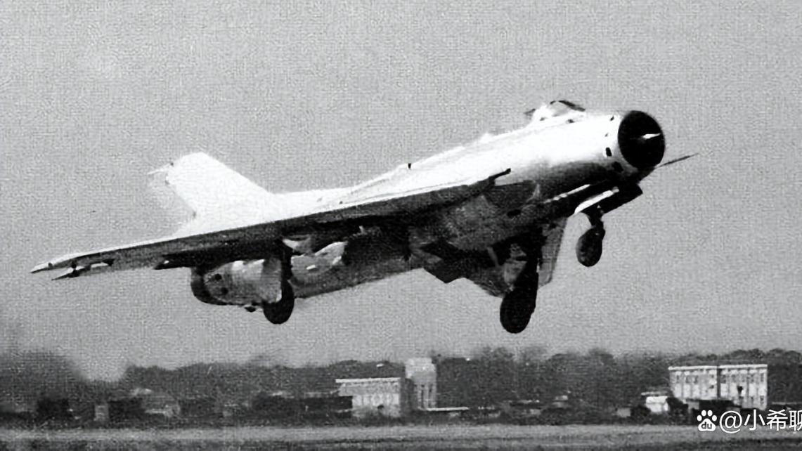 “违令也要打！”65年飞行员越线击落敌机，主席批示：立刻嘉奖！