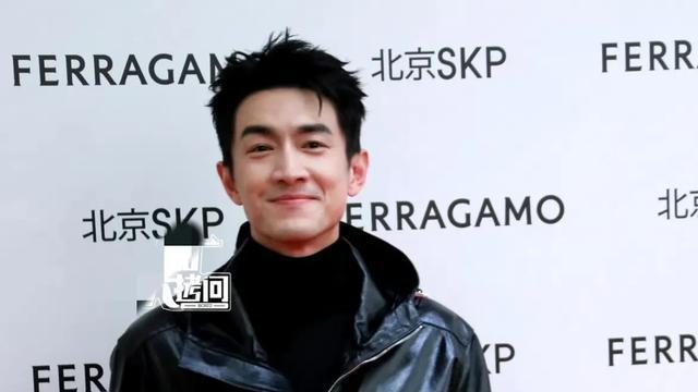 北京这晚，孙俪大牌上身凶相变福相，我却被笑不露齿的高圆圆惊艳