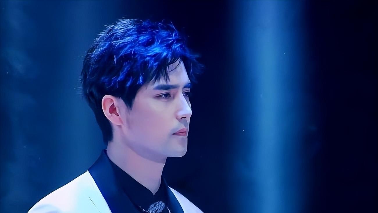 从放羊娃到中国音乐剧顶流，阿云嘎用脊梁撑起的传奇人生