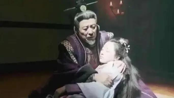 大臣家抄出2个美人，倾国倾城！李世民询问，美人回答从小吃人乳