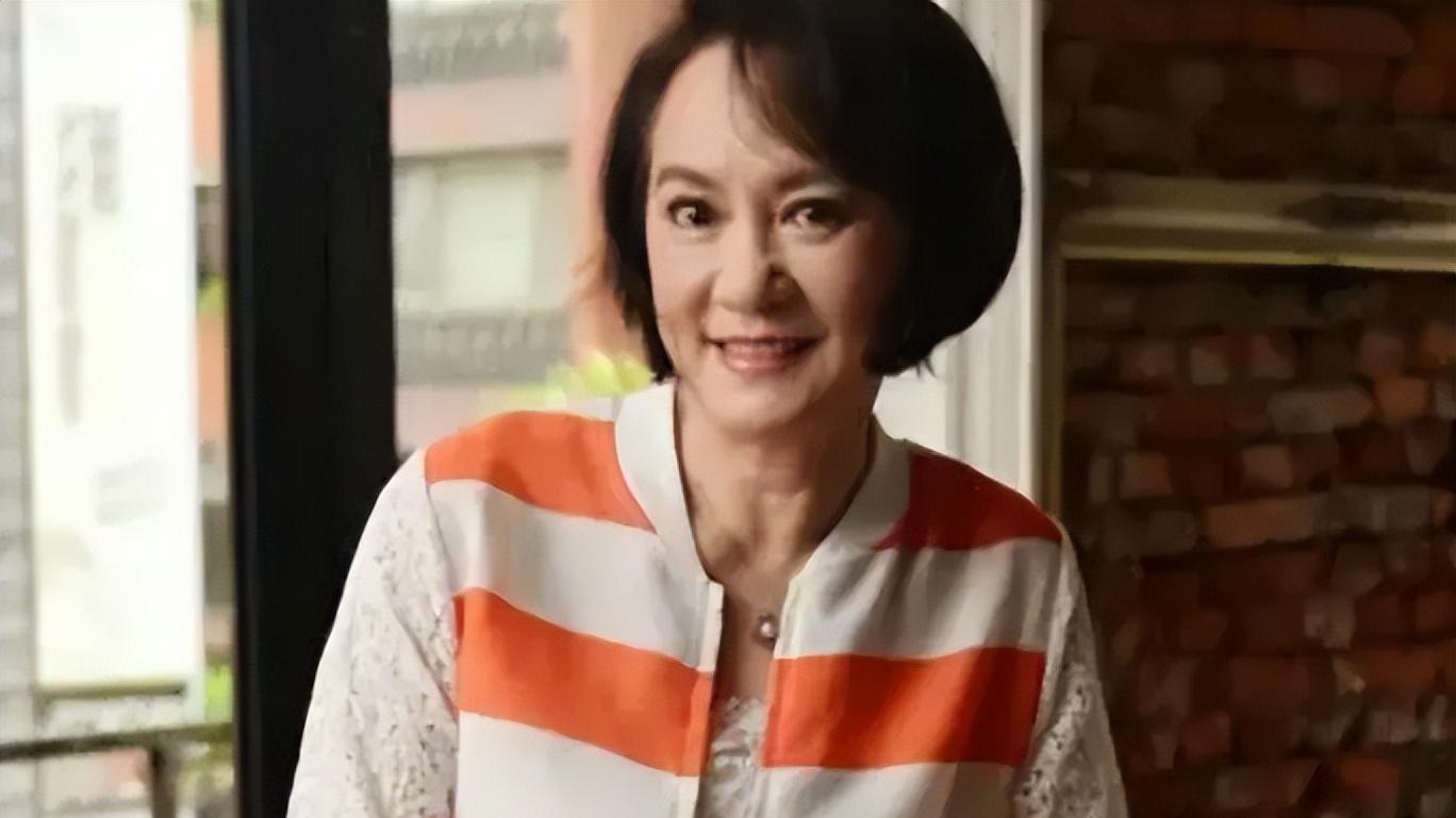 她是李小龙绯闻女友，曾被称“比林青霞还美”，如今72岁未婚未孕