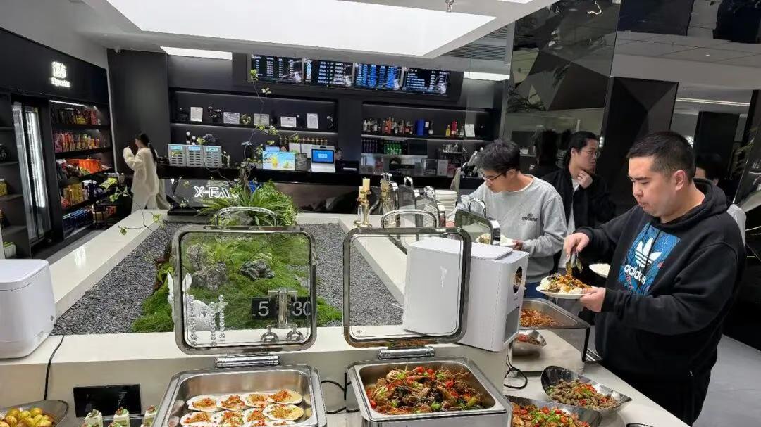 网吧上线海鲜自助：餐饮成引流工具, 谁在焦虑?