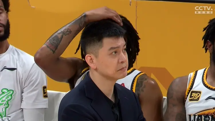 0-2！辽篮被逼上绝境，卫冕之路蒙上阴影，杨鸣还能想出良策吗？