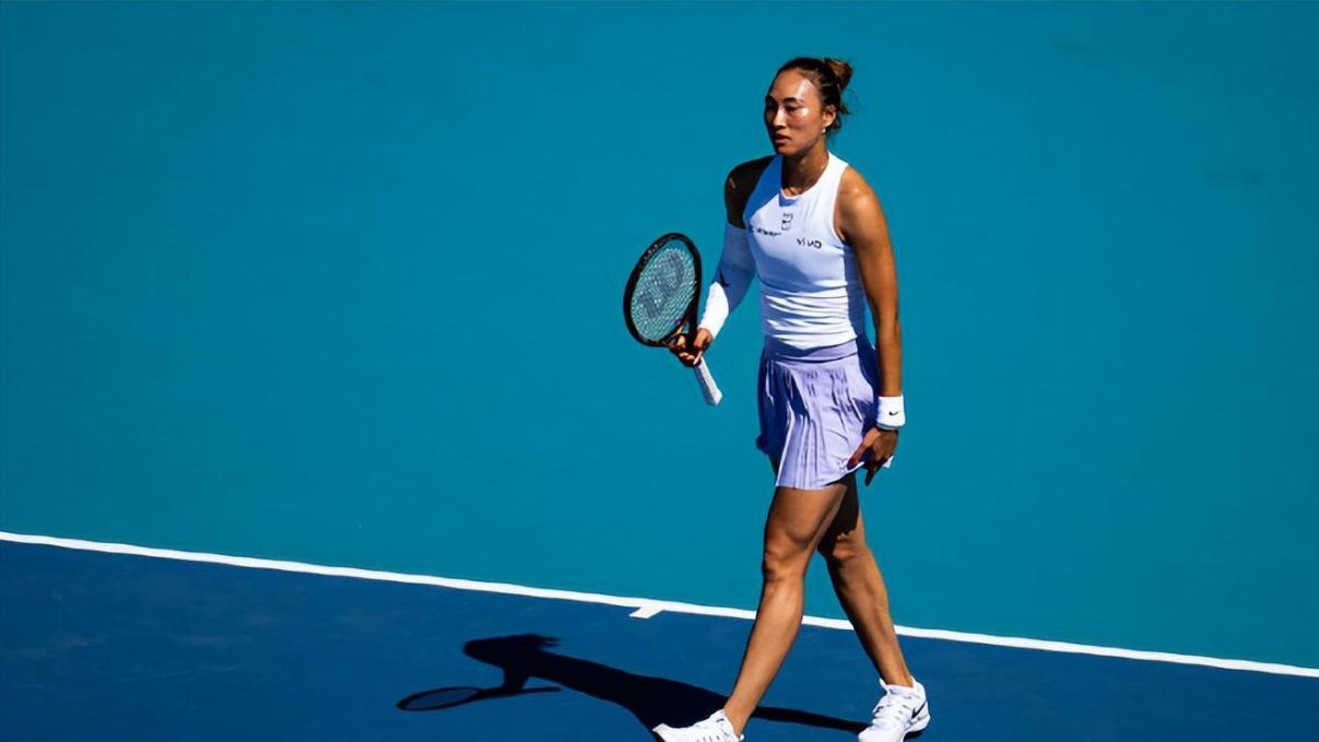 胜不足喜！郑钦文横扫世界第229却暴露短板，下一关怕是难过