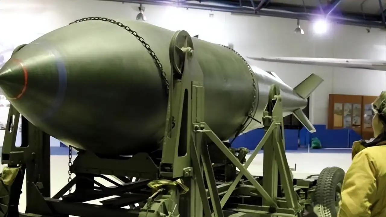 中子弹的真实威力到底有多大？连美国都忌惮，难道它真是中国的绝对优势？