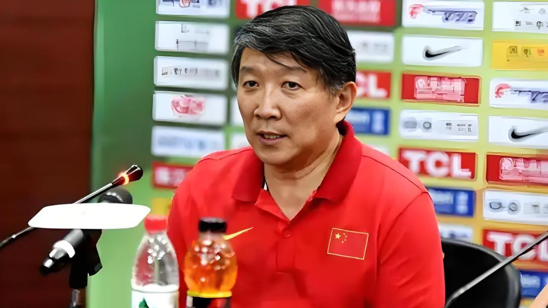 亚洲杯季军之痛后，女篮该换帅重来还是深耕训练提战力？