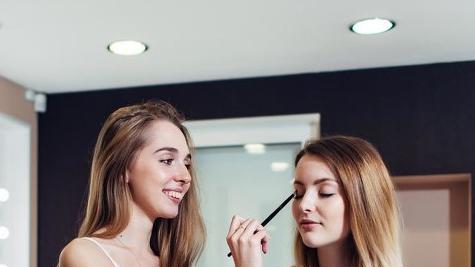 如何让作为职场新人的你赢得领导和同事的喜欢？