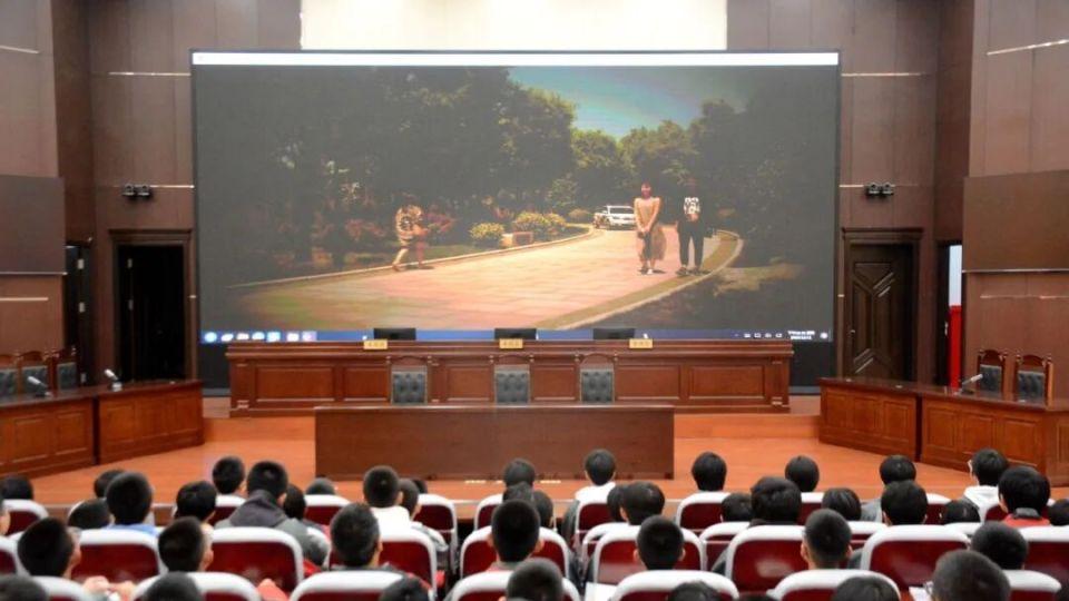 走进法院学法治 行走思政育新人--北方中学法治实践活动