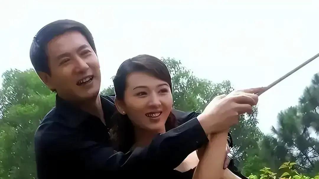 老戏骨姚刚：与温峥嵘分手后，52岁依旧单身一人，风光背后有泪水