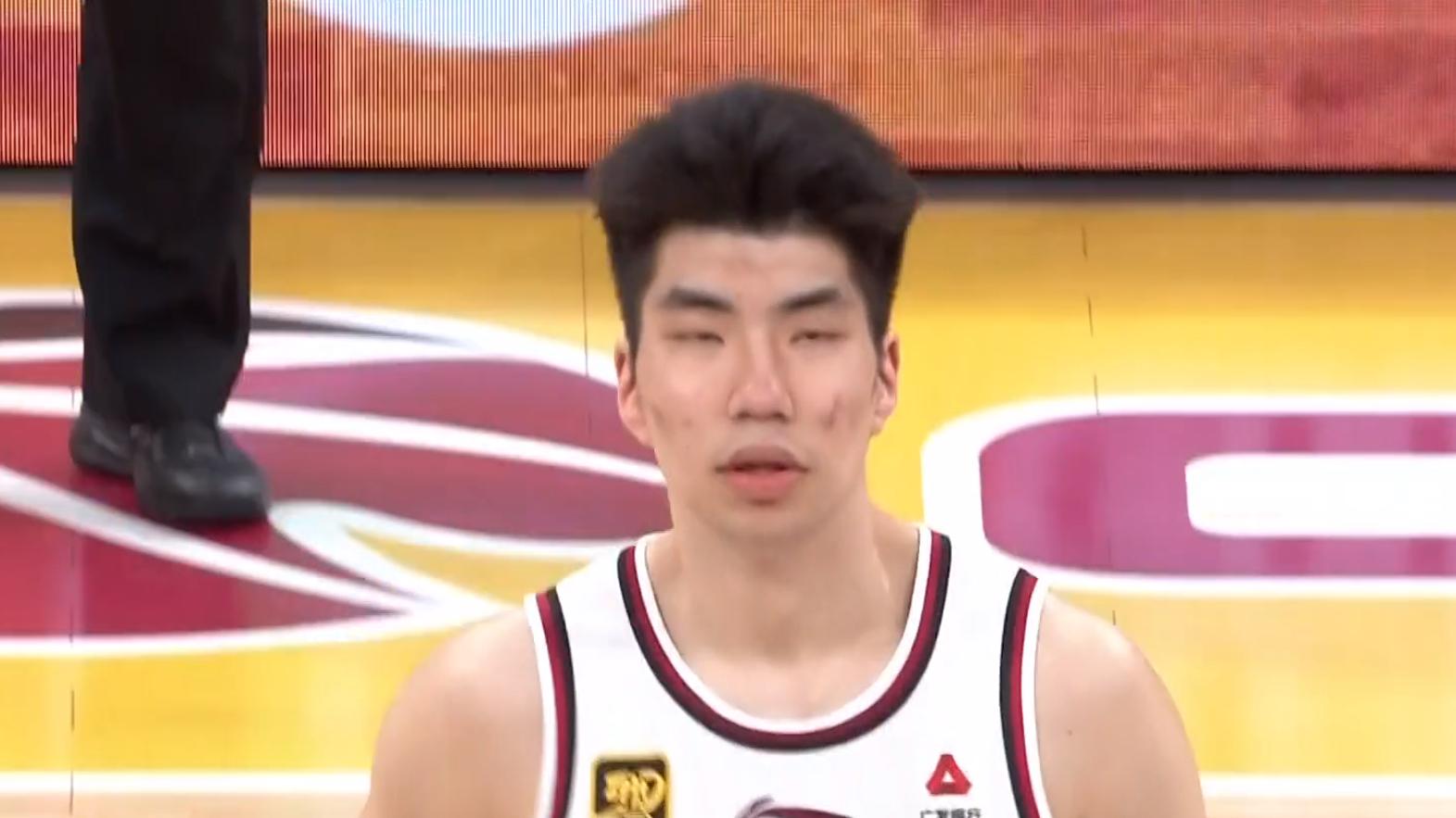 3场比赛后！男篮顶级中锋身价大暴跌，曾与杨瀚森齐名！
