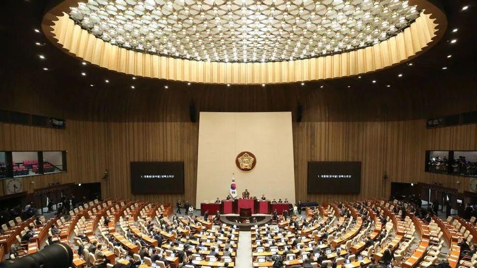 从戒严到弹劾，记者经历的韩国动荡百日