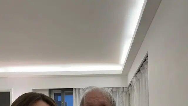 搵食艰难！前亚视花旦直播卖橙狂签纸皮箱，自爆“不能去厕所”惹心酸