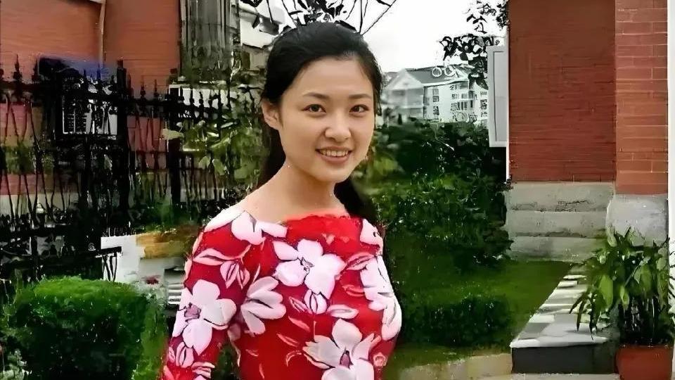 昔日央视的“当家花旦”，如今已成公司老总，56岁的她仍光彩照人