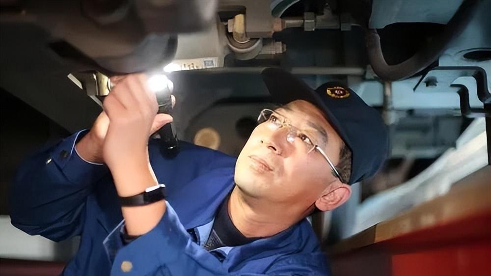 解码中国高铁的“匠心密码”：那些托起“中国速度”的大国工匠