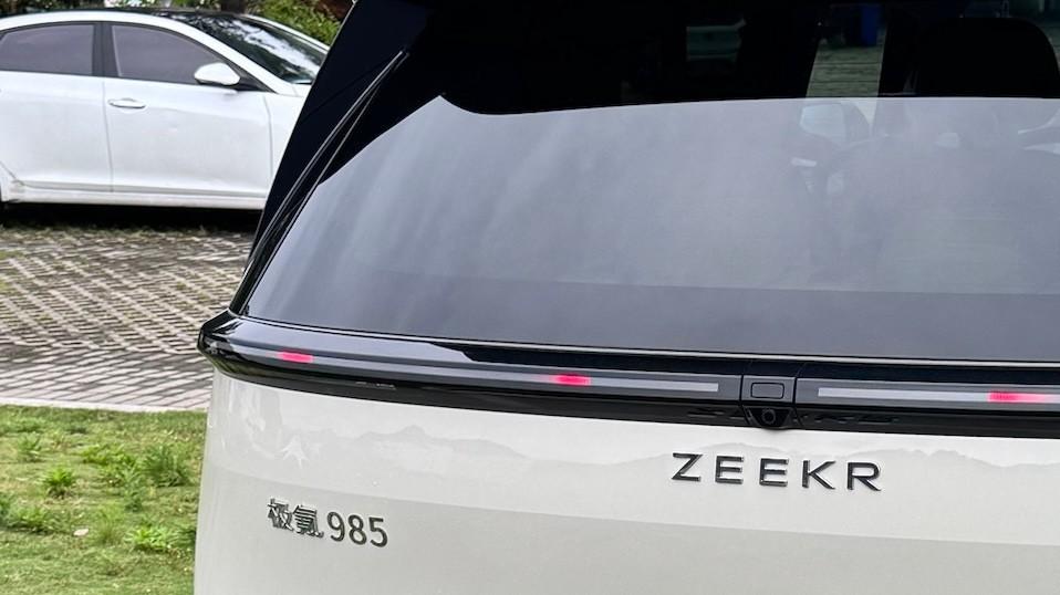 这一届高考家长送完孩子之后直接把车子改成了移动休息室