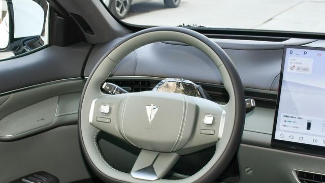 深蓝S07对比比亚迪宋PLUS DM-i，两款新能源SUV，谁更具性价比