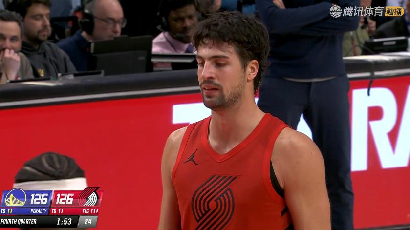 神仙打架！库里48+12记三分难求一胜，赛后利拉德冲入场内庆祝