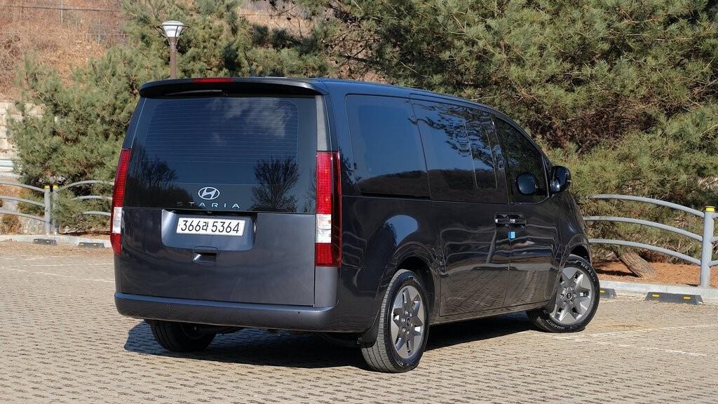 现代的宇宙飞船——Staria 小型货车