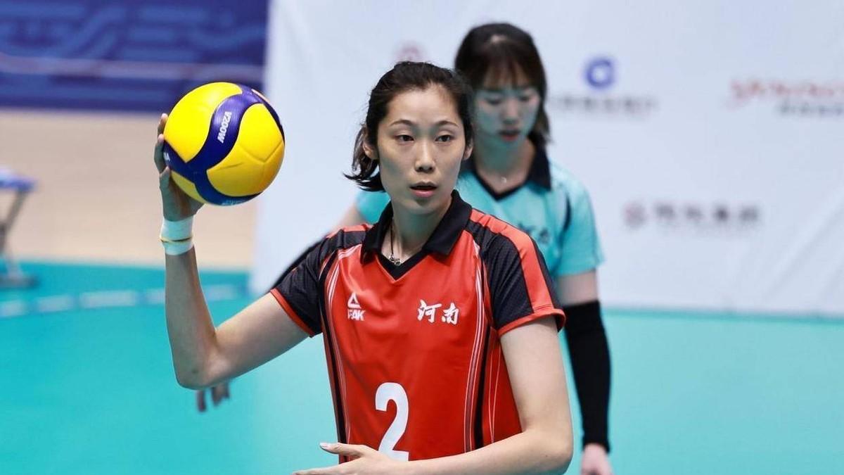 被问是否考虑国家队，朱婷三个字亮明态度，并对提问记者表露不满