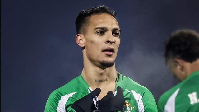 25岁圆神再建功：狂奔压迫 凌空外脚背进空门！16场8球4助