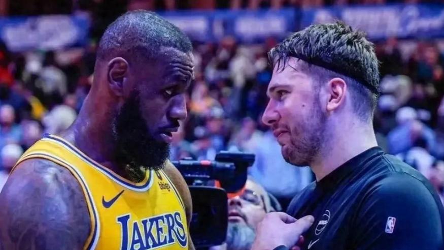 东契奇拥抱约基奇时，詹姆斯已走到停车场！暴露湖人更衣室分裂