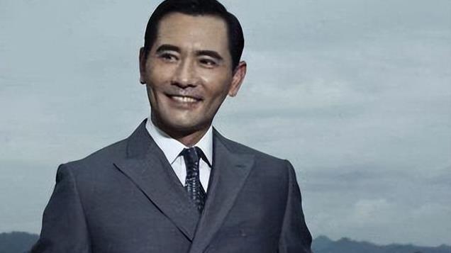 20年前薛绍，现容颜已老，60岁赵文瑄一生未娶，却与猫狗作伴