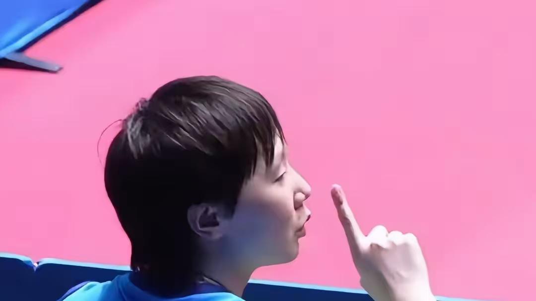 王曼昱樊振东卫冕成功，双世一都甘拜下风，这让王励勤情何以堪？