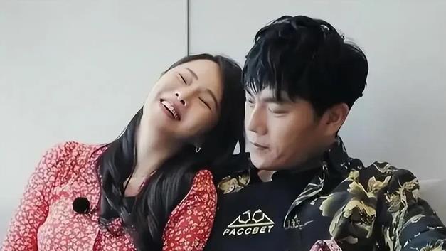 伊能静带亲朋好友为婆婆庆祝生日，被婆婆猛夸害羞捂脸，羡煞旁人