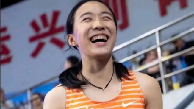 16 岁飞人小孩姐 陈妤颉剑指东京世锦赛！200 米 + 接力双线冲阵