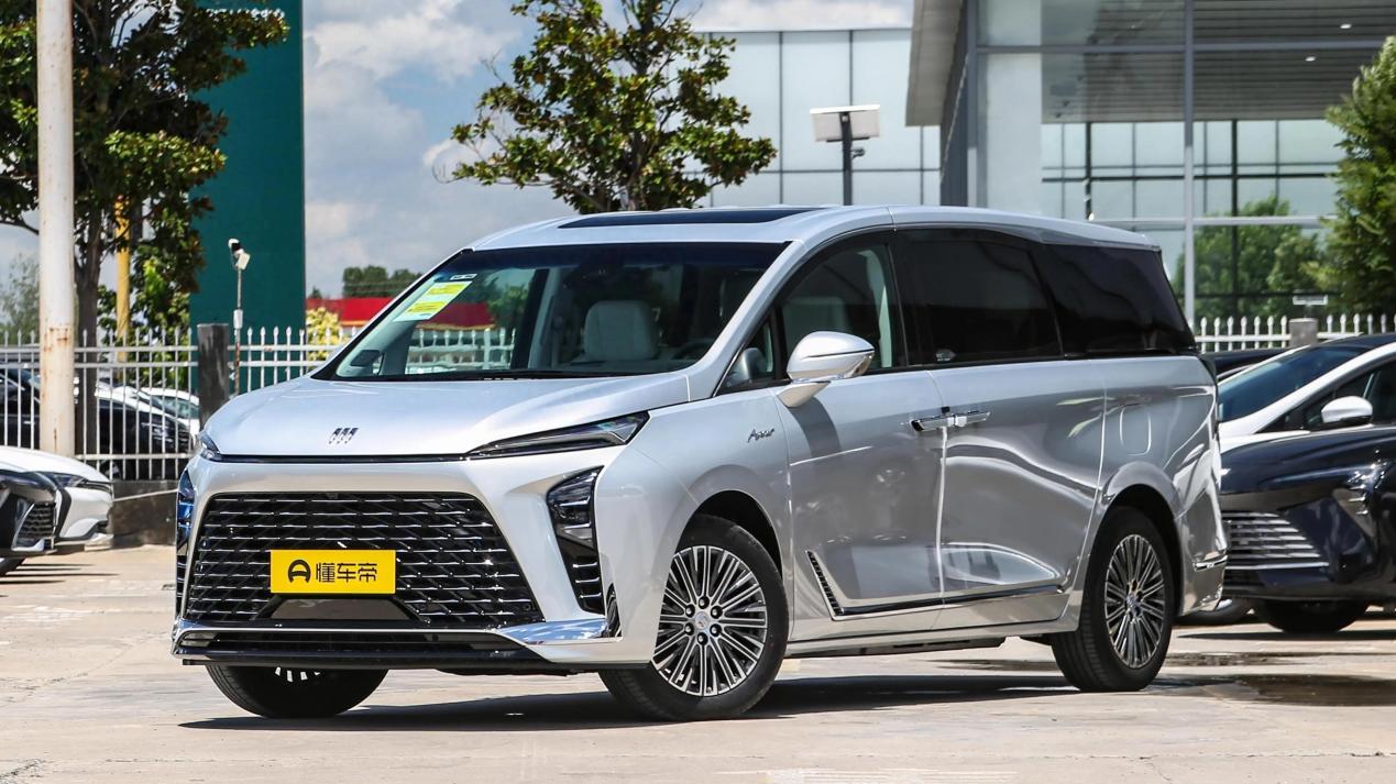 别克GL8陆尊PHEV：大空间+舒适性，家用商用两不误！