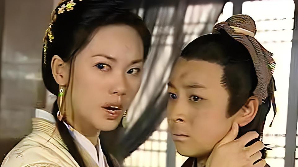长大才懂，张无忌最爱的不是赵敏，而是一个恶毒又风流的坏女人