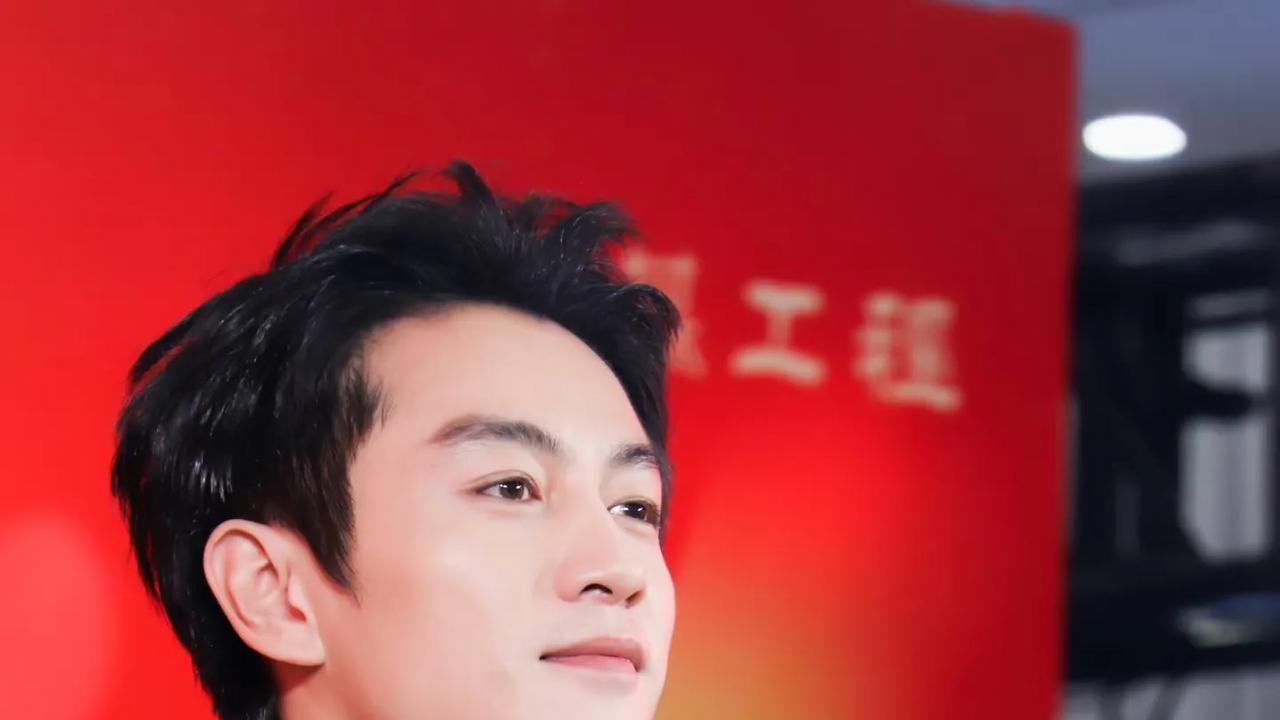 陈晓离婚后亮相状态佳 rarely see his son



陈晓离婚后亮相