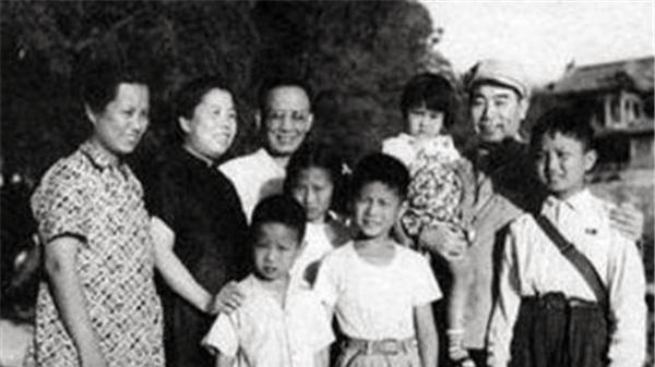 郭沫若的三任妻子，为他生一堆才子，两个清华两个北大三个中科院