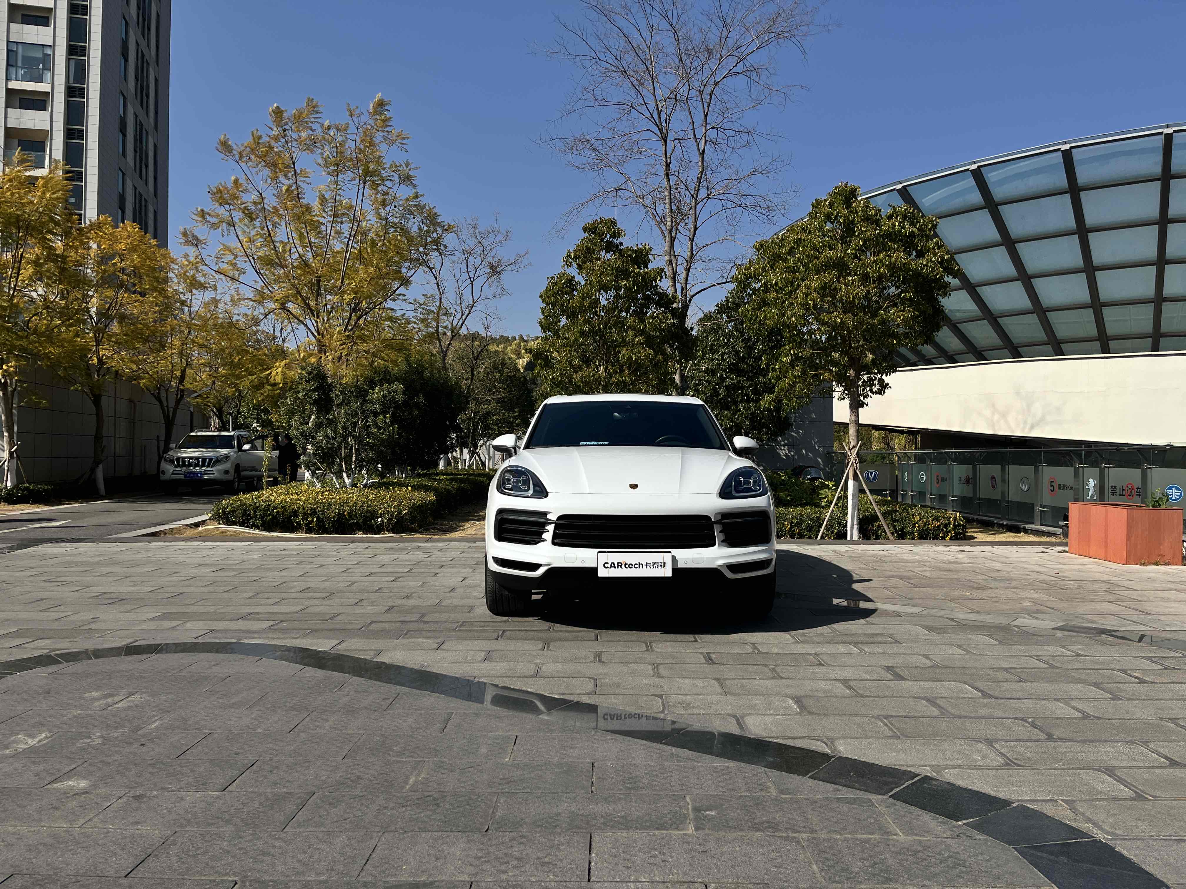 2022款保时捷Cayenne，落地价近百万，现在70万圆你梦！