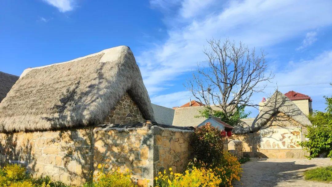 旁边这座宫崎骏式海滨城市！物价低，人少景美，海鲜吃到撑！