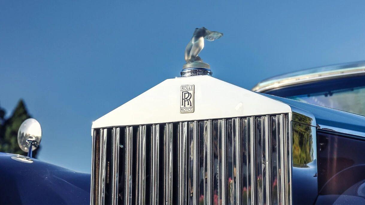 把劳斯莱斯改成“移动阳光房”，中东富豪的骚操作，如今200万英镑起拍！