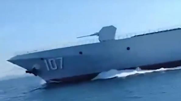 溜了！四国军演当天，美航母撤出南海，被我国055的动作吓到了？