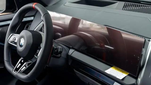 全新宝马X3，黑化外观+运动套件，搭载3.0T+48V轻混，运动感十足