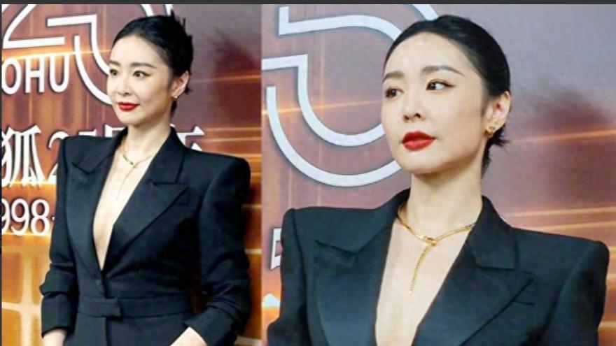 大嫂高叶太丰满了，真空穿西装都兜不住好身材，我感慨资本会选人