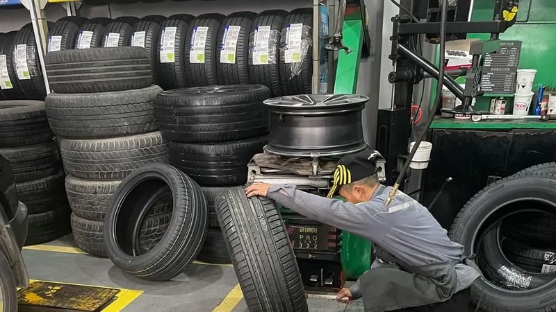 进口车胎天塌了，中国胎包揽75%全球军工轮胎订单，该转变观念了