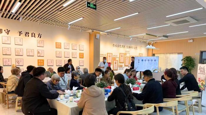会员齐聚御君方国医馆“中医文化会客厅”沉浸式体验中医养生魅力
