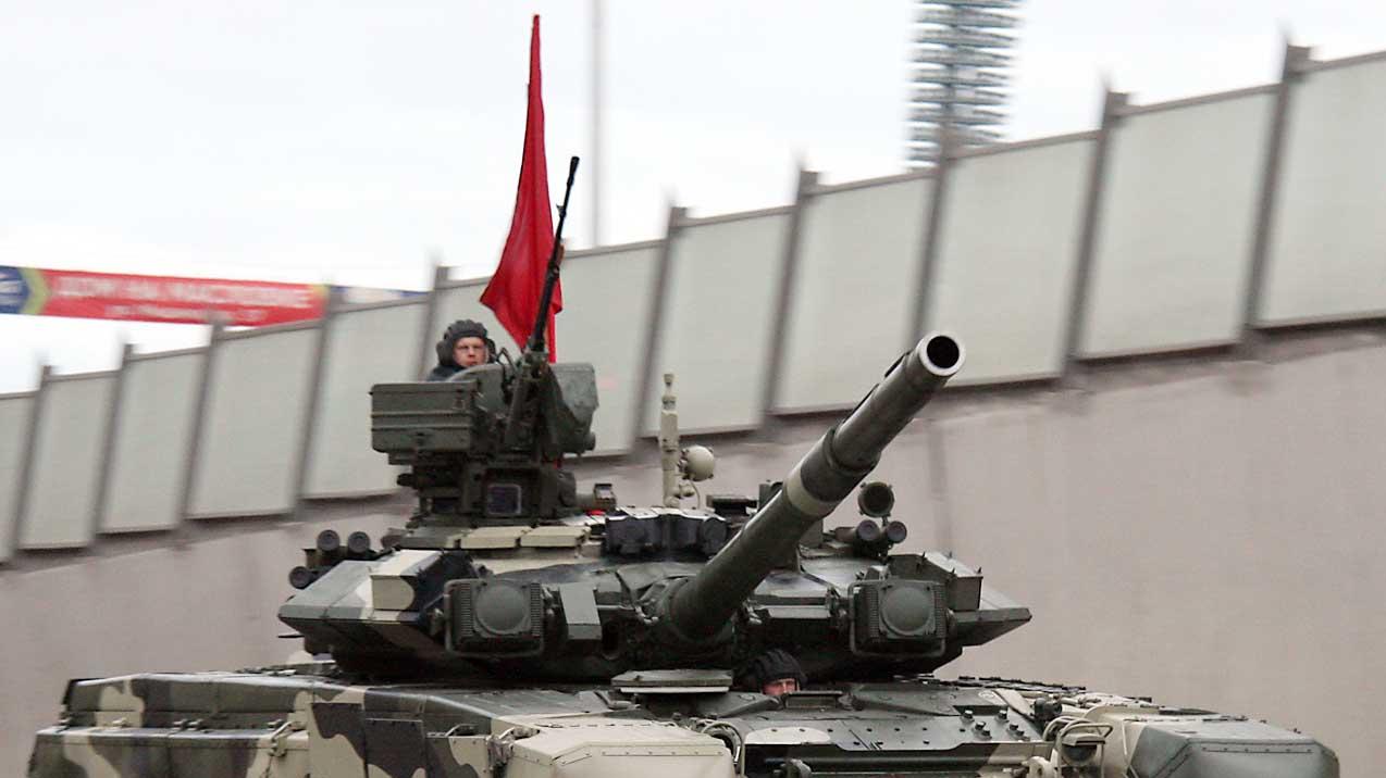 印巴开战后，大批坦克向边境集结，时间紧迫，不用板车直接上路