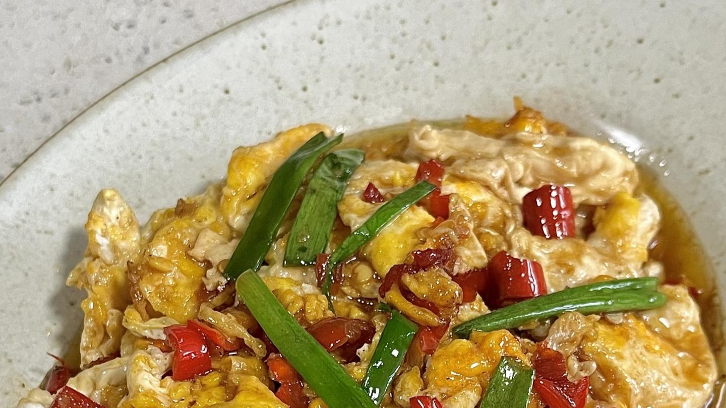 酸香暴击！这盘会跳舞的油爆醋炒蛋，三碗米饭都不够抢