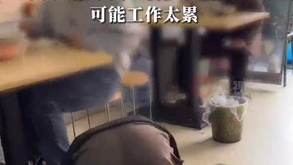辛吉飞拍摄时发生意外，倒地抽搐，摄影师以为是节目效果并未帮忙