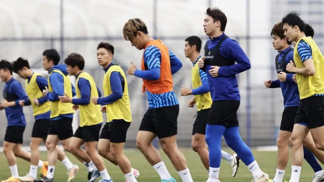 武汉三镇下赛季要想提前保级，这两位王牌必须要留下，引发热议