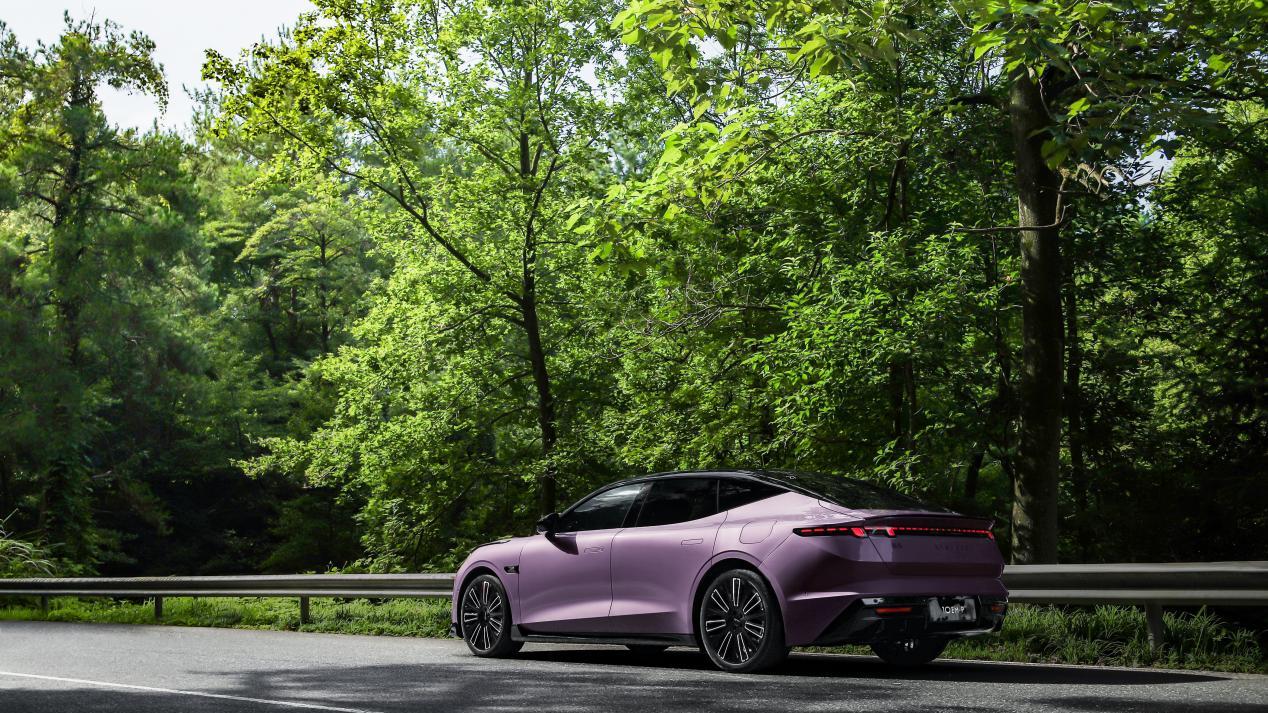 从榜单高分到万台下线，领克10 EM-P加速跑出混动“领跑节奏”