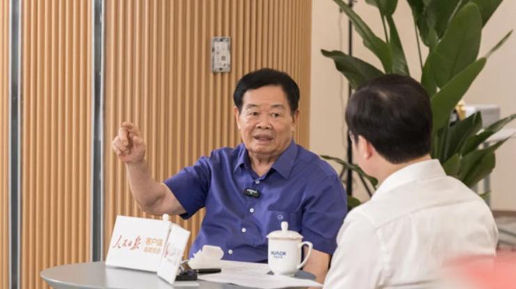 曹德旺一语道破，许家印捐了185亿，都不是自己的钱