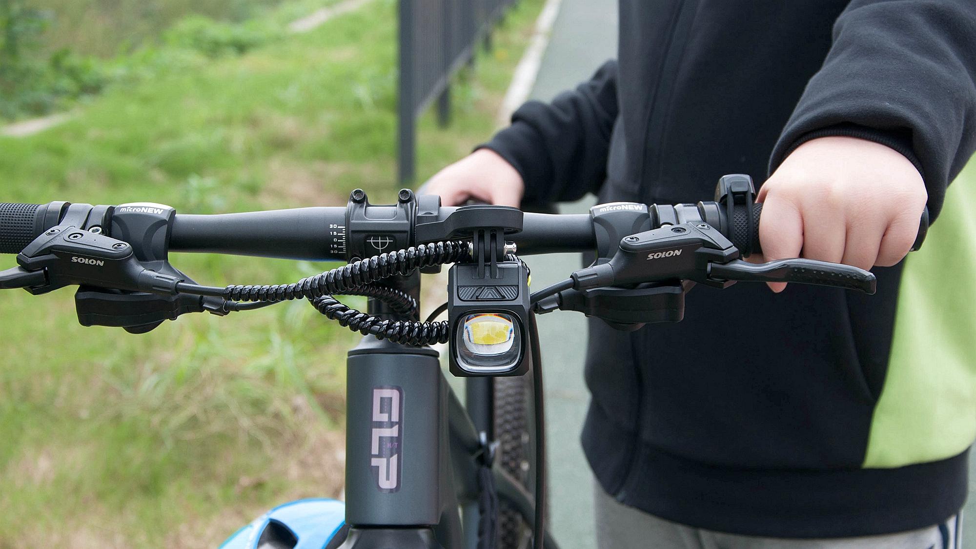 迈极炫新车灯套装: 环湖夜骑+小巷实测两周不充电，FTR互联真方便