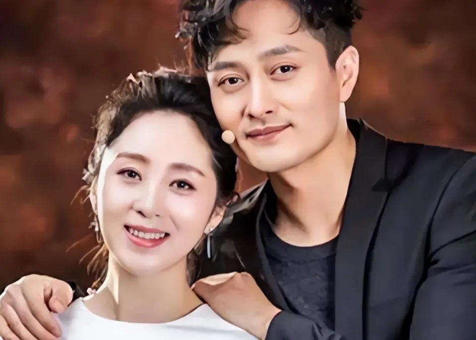 抛弃“槽糠之妻”，娶小十岁北大才女，云飞如今终于付出“代价”
